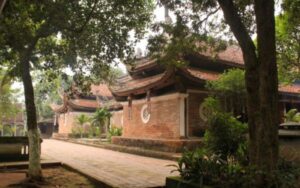 đi chùa có nên mặc váy không